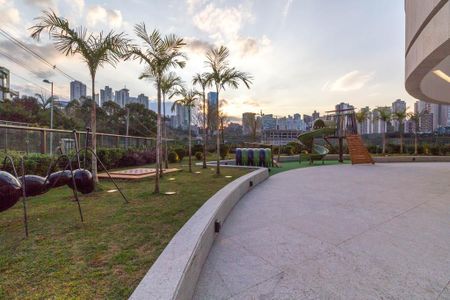 Apartamento à venda com 244m², 4 quartos e 4 vagas Apartamento à venda com 244m², 4 quartos e 4 vagasÁrea comum - Playground