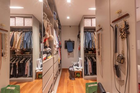 Apartamento à venda com 244m², 4 quartos e 4 vagas Apartamento à venda com 244m², 4 quartos e 4 vagasSuíte 1