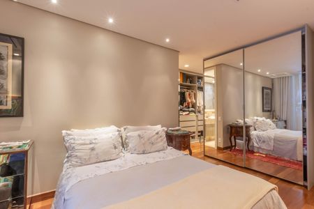 Apartamento à venda com 244m², 4 quartos e 4 vagas Apartamento à venda com 244m², 4 quartos e 4 vagasSuíte 1