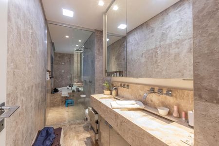 Apartamento à venda com 244m², 4 quartos e 4 vagas Apartamento à venda com 244m², 4 quartos e 4 vagasBanheiro