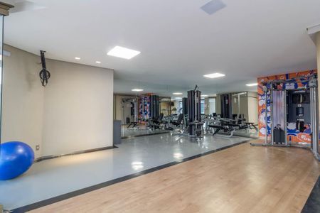 Apartamento à venda com 244m², 4 quartos e 4 vagas Apartamento à venda com 244m², 4 quartos e 4 vagasÁrea comum - Academia