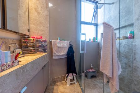 Apartamento à venda com 244m², 4 quartos e 4 vagas Apartamento à venda com 244m², 4 quartos e 4 vagasBanheiro