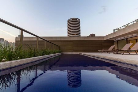 Apartamento à venda com 244m², 4 quartos e 4 vagas Apartamento à venda com 244m², 4 quartos e 4 vagasÁrea comum - Piscina