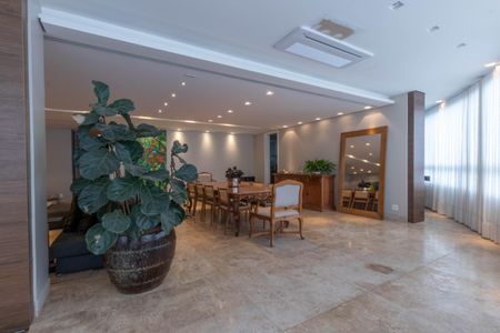 Apartamento à venda com 244m², 4 quartos e 4 vagas Apartamento à venda com 244m², 4 quartos e 4 vagasSala