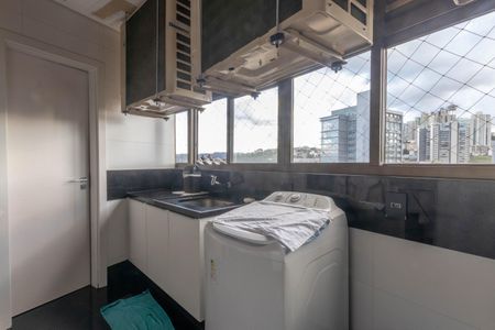 Apartamento à venda com 244m², 4 quartos e 4 vagas Apartamento à venda com 244m², 4 quartos e 4 vagasÁrea de Serviço