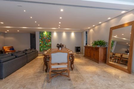 Apartamento à venda com 244m², 4 quartos e 4 vagas Apartamento à venda com 244m², 4 quartos e 4 vagasSala