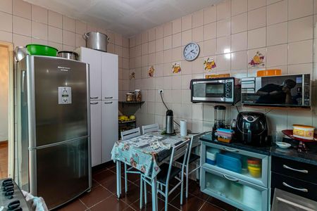 Casa à venda com 320m², 2 quartos e 2 vagas Casa à venda com 320m², 2 quartos e 2 vagasCozinha