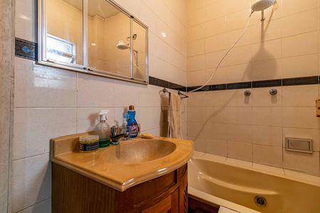 Casa à venda com 320m², 2 quartos e 2 vagas Casa à venda com 320m², 2 quartos e 2 vagasSuite - Banheiro