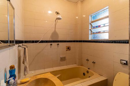 Casa à venda com 320m², 2 quartos e 2 vagas Casa à venda com 320m², 2 quartos e 2 vagasSuite - Banheiro