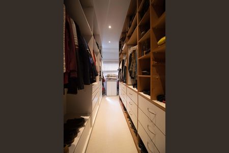 Casa para alugar com 250m², 6 quartos e 2 vagas Casa para alugar com 250m², 6 quartos e 2 vagasSuíte 2 - Varanda - closet