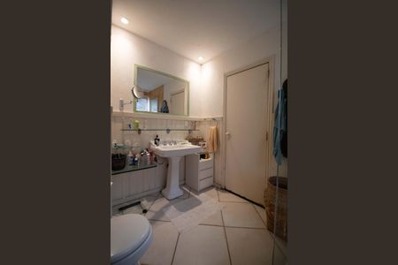 Casa para alugar com 250m², 6 quartos e 2 vagas Casa para alugar com 250m², 6 quartos e 2 vagasBanheiro da Suíte 2