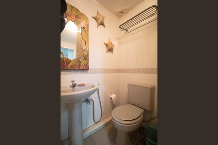 Casa para alugar com 250m², 6 quartos e 2 vagas Casa para alugar com 250m², 6 quartos e 2 vagasBanheiro social 1