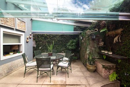 Casa para alugar com 250m², 6 quartos e 2 vagas Casa para alugar com 250m², 6 quartos e 2 vagasHall de entrada