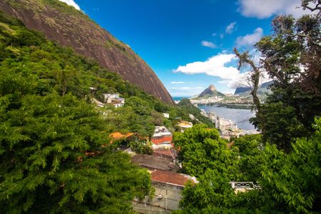 Casa para alugar com 250m², 6 quartos e 2 vagas Casa para alugar com 250m², 6 quartos e 2 vagasQuarto 4 - Vista