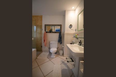 Casa para alugar com 250m², 6 quartos e 2 vagas Casa para alugar com 250m², 6 quartos e 2 vagasBanheiro da Suíte 2