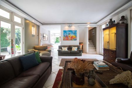 Casa para alugar com 250m², 6 quartos e 2 vagas Casa para alugar com 250m², 6 quartos e 2 vagasSala