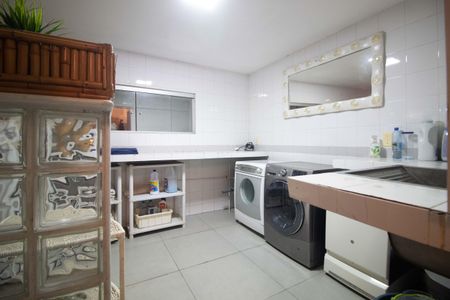 Casa para alugar com 250m², 6 quartos e 2 vagas Casa para alugar com 250m², 6 quartos e 2 vagasÁrea de serviço