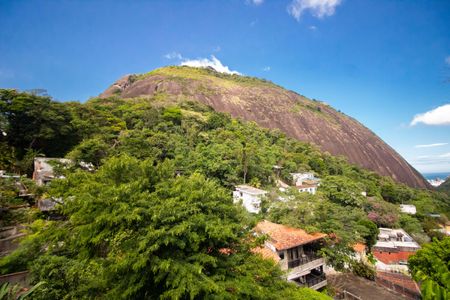 Casa para alugar com 250m², 6 quartos e 2 vagas Casa para alugar com 250m², 6 quartos e 2 vagasSuíte 1 - Varanda - Vista