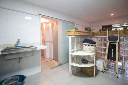 Casa para alugar com 250m², 6 quartos e 2 vagas Casa para alugar com 250m², 6 quartos e 2 vagasÁrea de serviço