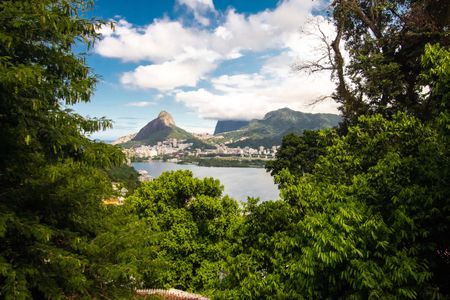 Casa para alugar com 250m², 6 quartos e 2 vagas Casa para alugar com 250m², 6 quartos e 2 vagasSuíte 2 - Varanda - Vista