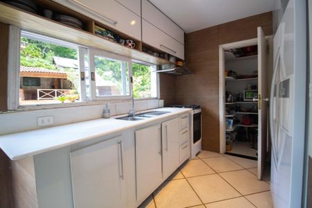 Casa para alugar com 250m², 6 quartos e 2 vagas Casa para alugar com 250m², 6 quartos e 2 vagasCozinha 1