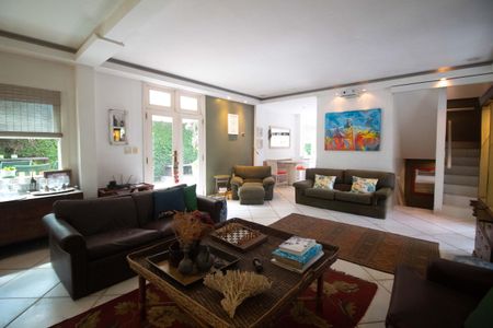 Casa para alugar com 250m², 6 quartos e 2 vagas Casa para alugar com 250m², 6 quartos e 2 vagasSala