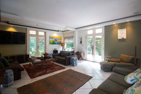 Casa para alugar com 250m², 6 quartos e 2 vagas Casa para alugar com 250m², 6 quartos e 2 vagasSala