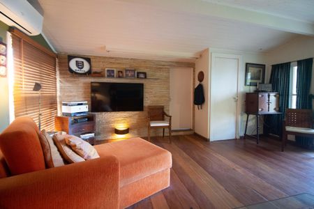 Casa para alugar com 250m², 6 quartos e 2 vagas Casa para alugar com 250m², 6 quartos e 2 vagasSuíte 1