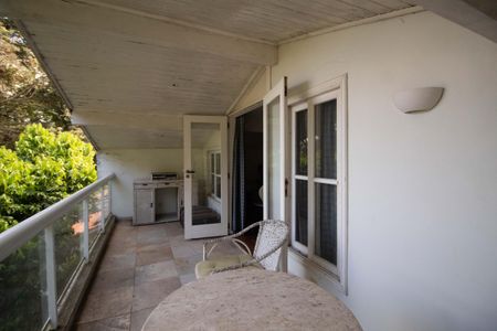 Casa para alugar com 250m², 6 quartos e 2 vagas Casa para alugar com 250m², 6 quartos e 2 vagasSuíte 1 - Varanda