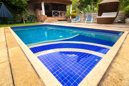 Casa para alugar com 250m², 6 quartos e 2 vagas Casa para alugar com 250m², 6 quartos e 2 vagasÁrea comum - Piscina