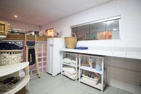 Casa para alugar com 250m², 6 quartos e 2 vagas Casa para alugar com 250m², 6 quartos e 2 vagasÁrea de serviço