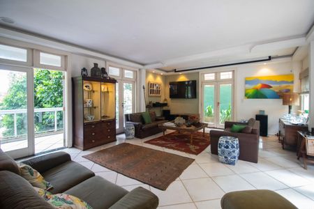 Casa para alugar com 250m², 6 quartos e 2 vagas Casa para alugar com 250m², 6 quartos e 2 vagasSala