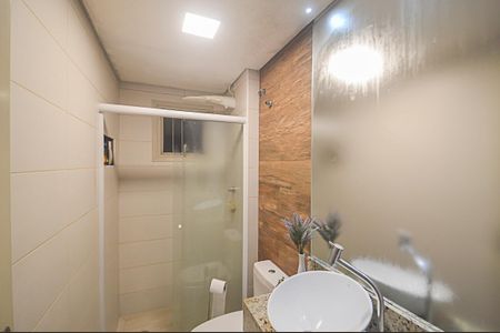 Apartamento à venda com 70m², 3 quartos e 1 vaga Apartamento à venda com 70m², 3 quartos e 1 vagaBanheiro