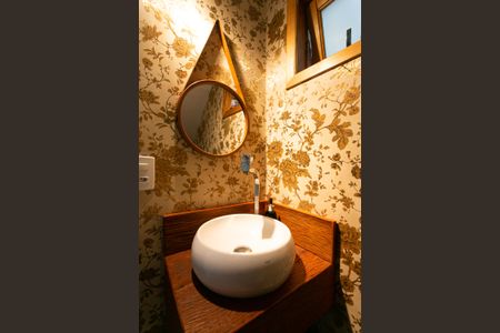 Casa à venda com 200m², 3 quartos e 4 vagas Casa à venda com 200m², 3 quartos e 4 vagasLavabo