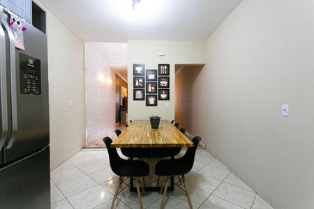 Casa à venda com 200m², 3 quartos e 4 vagas Casa à venda com 200m², 3 quartos e 4 vagasCozinha