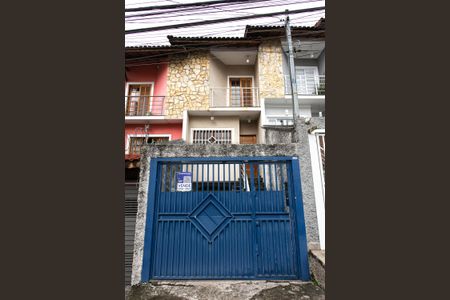 Casa à venda com 200m², 3 quartos e 4 vagas Casa à venda com 200m², 3 quartos e 4 vagasFachada