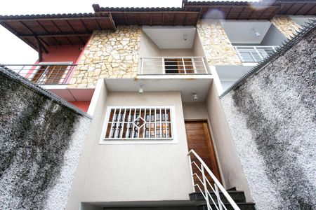 Casa à venda com 200m², 3 quartos e 4 vagas Casa à venda com 200m², 3 quartos e 4 vagasFachada