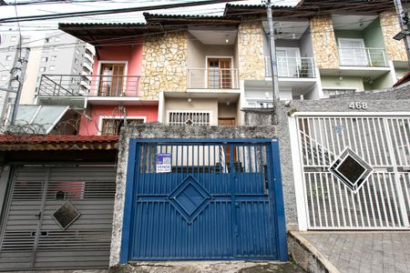 Casa à venda com 200m², 3 quartos e 4 vagas Casa à venda com 200m², 3 quartos e 4 vagasFachada