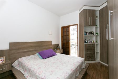 Casa à venda com 200m², 3 quartos e 4 vagas Casa à venda com 200m², 3 quartos e 4 vagasSuíte