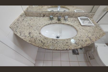 Apartamento para alugar com 83m², 2 quartos e 1 vaga Apartamento para alugar com 83m², 2 quartos e 1 vagasuite canadense - banheiro social