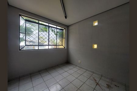 Casa à venda com 230m², 5 quartos e 2 vagas Casa à venda com 230m², 5 quartos e 2 vagasSala