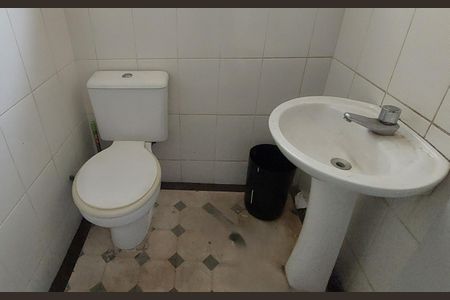 Casa à venda com 230m², 5 quartos e 2 vagas Casa à venda com 230m², 5 quartos e 2 vagasBanheiro