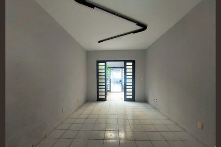 Casa à venda com 230m², 5 quartos e 2 vagas Casa à venda com 230m², 5 quartos e 2 vagasHall de Entrada