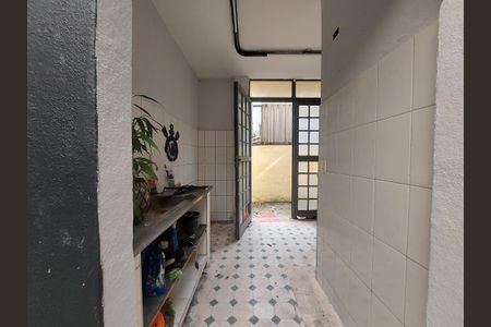 Casa à venda com 230m², 5 quartos e 2 vagas Casa à venda com 230m², 5 quartos e 2 vagasCorredor