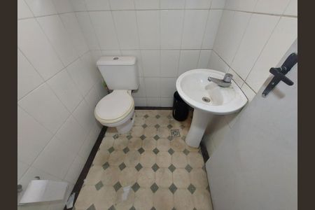 Casa à venda com 230m², 5 quartos e 2 vagas Casa à venda com 230m², 5 quartos e 2 vagasBanheiro