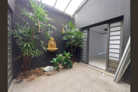 Casa à venda com 230m², 5 quartos e 2 vagas Casa à venda com 230m², 5 quartos e 2 vagasÁrea Externa