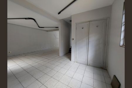 Casa à venda com 230m², 5 quartos e 2 vagas Casa à venda com 230m², 5 quartos e 2 vagasSala