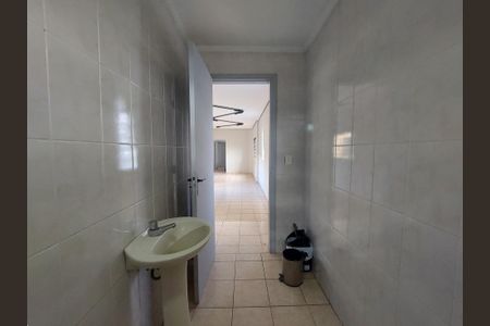 Casa à venda com 230m², 5 quartos e 2 vagas Casa à venda com 230m², 5 quartos e 2 vagasBanheiro