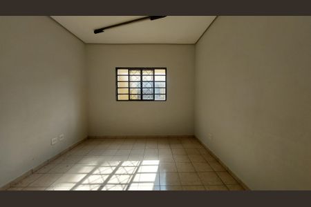 Casa à venda com 230m², 5 quartos e 2 vagas Casa à venda com 230m², 5 quartos e 2 vagasQuarto 5