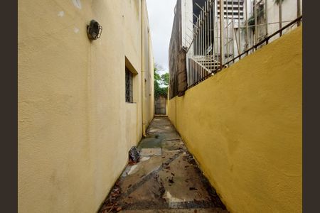 Casa à venda com 230m², 5 quartos e 2 vagas Casa à venda com 230m², 5 quartos e 2 vagasCorredor